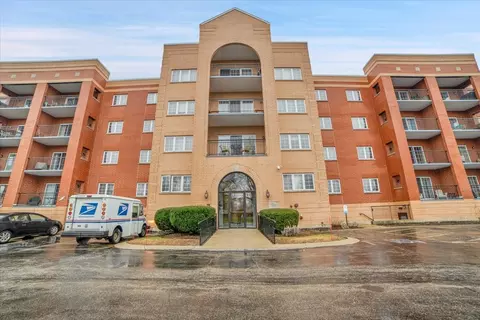 59 S Hale St #207, Palatine, IL 60067
