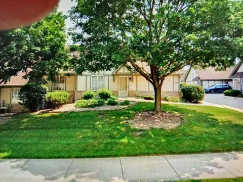 1700 Willow Circle Dr, Crest Hill, IL 60403