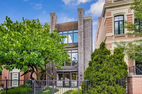 2627 N Lakewood Ave, Chicago, IL 60614