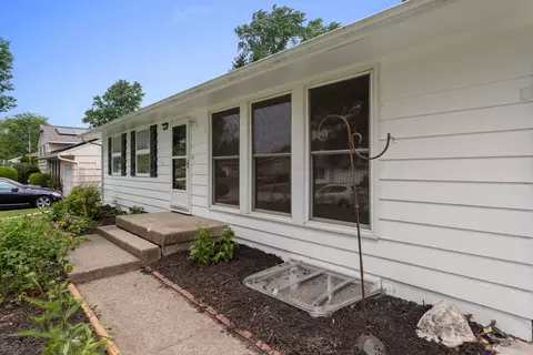 1900 Broadmoor Dr, Champaign, IL 61821 photo 4