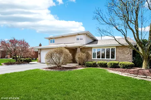 681 Vanderbilt Dr, New Lenox, IL 60451