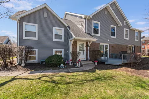 2791 Wayfaring Ln #B, Lisle, IL 60532