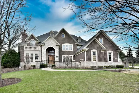 19 Tuscan Ct, Oak Brook, IL 60523