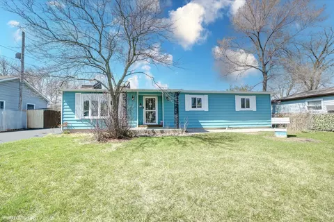704 Livingston St, Mchenry, IL 60050