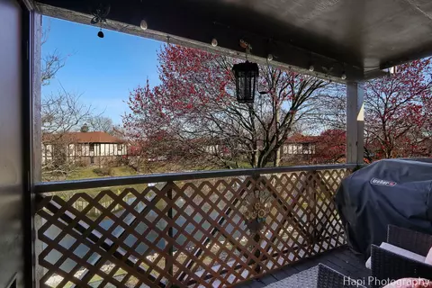 Exterior - 1074 Creekside Ct #2A, Wheeling, IL 60090 photo 2 of 3