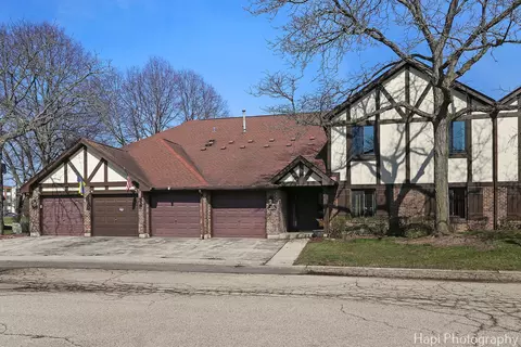 1074 Creekside Ct #2A, Wheeling, IL 60090