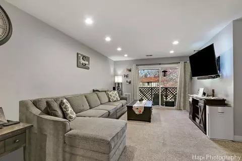 Living - 1074 Creekside Ct #2A, Wheeling, IL 60090 photo 1 of 1