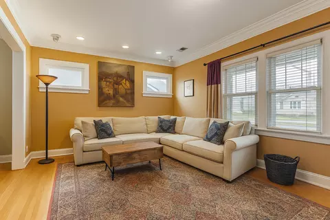1304 E Prairie Ave, Des Plaines, IL 60016 photo 5