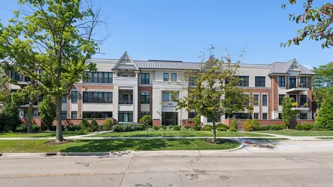 1560 Oakwood Ave #205, Highland Park, IL 60035