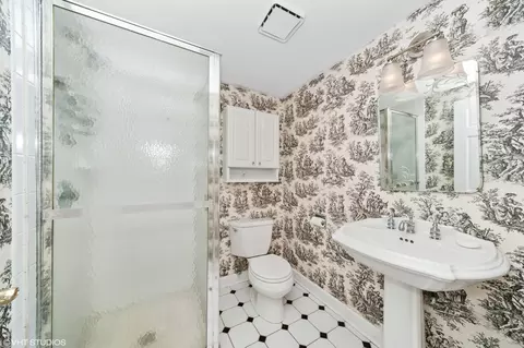 Bath - 307 Lincoln Ln, Wheeling, IL 60090 photo 2 of 2