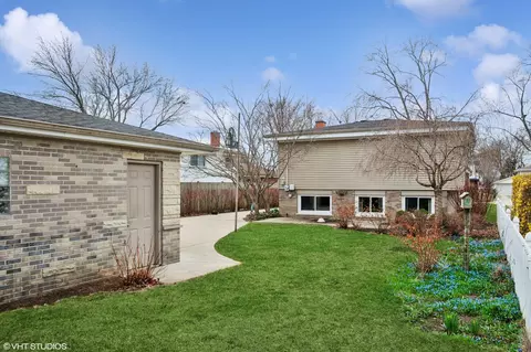 Exterior - 307 Lincoln Ln, Wheeling, IL 60090 photo 3 of 3