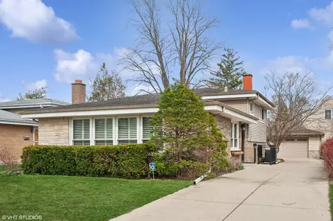 307 Lincoln Ln, Wheeling, IL 60090