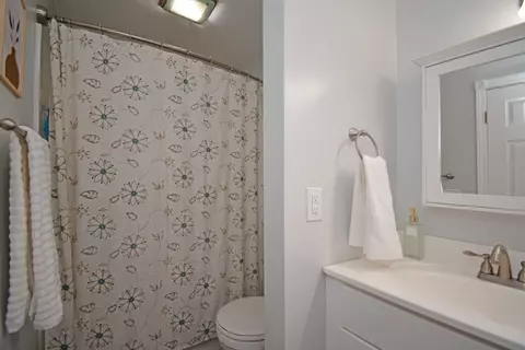 Bath - 1603 Aurora Way, Normal, IL 61761 photo 3 of 8