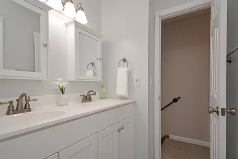 Bath - 1603 Aurora Way, Normal, IL 61761 photo 2 of 8