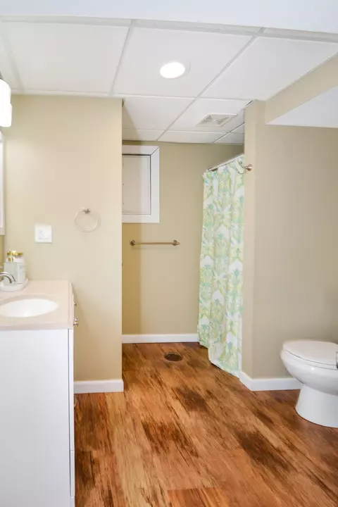 Bath - 1603 Aurora Way, Normal, IL 61761 photo 8 of 8