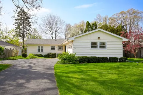344 Parkway Dr, Wheaton, IL 60187