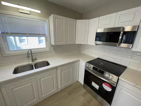 Kitchen - 994 S 7th Ave, Kankakee, IL 60901 photo 2 of 2