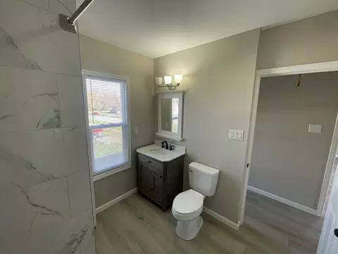 Bath - 994 S 7th Ave, Kankakee, IL 60901 photo 2 of 4