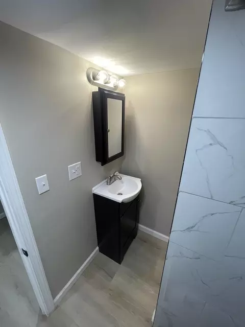 Bath - 994 S 7th Ave, Kankakee, IL 60901 photo 3 of 4