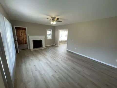 Living - 994 S 7th Ave, Kankakee, IL 60901 photo 2 of 5