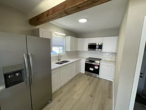 Kitchen - 994 S 7th Ave, Kankakee, IL 60901 photo 1 of 2