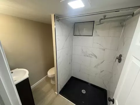 Bath - 994 S 7th Ave, Kankakee, IL 60901 photo 4 of 4