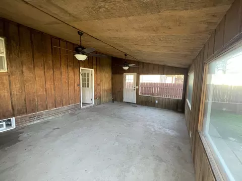Exterior - 994 S 7th Ave, Kankakee, IL 60901 photo 3 of 4