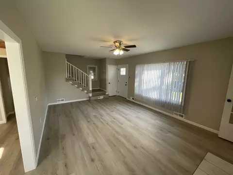 Living - 994 S 7th Ave, Kankakee, IL 60901 photo 3 of 5