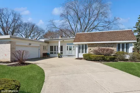 1130 Crestwood Dr, Northbrook, IL 60062