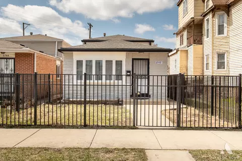 6740 S Rhodes Ave, Chicago, IL 60637