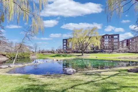 715 Astor Ln #307, Wheeling, IL 60090