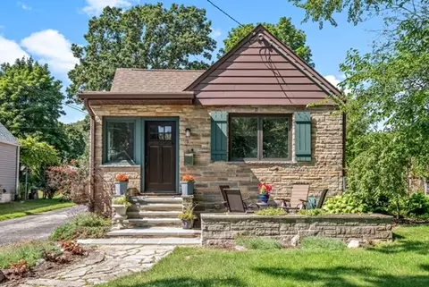 306 Ashland Ave, Highwood, IL 60040