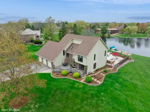 22846 W Lochanora Dr, Hawthorn Woods, IL 60047