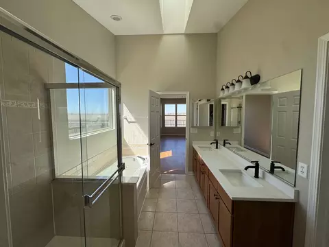Bath - 11614 Chesapeake Dr, Plainfield, IL 60585 photo 1 of 5