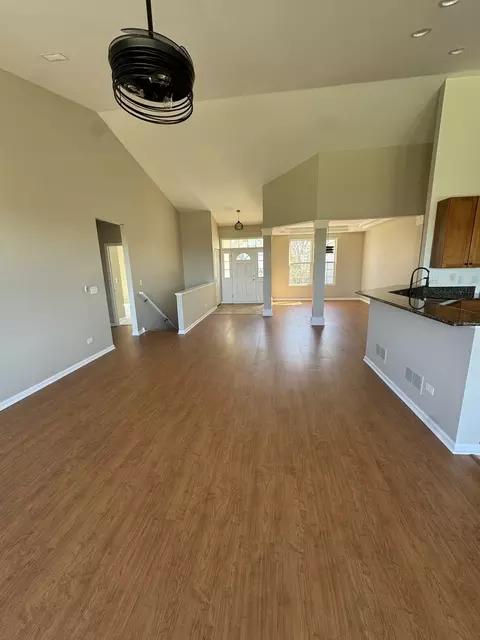 Living - 11614 Chesapeake Dr, Plainfield, IL 60585 photo 2 of 4