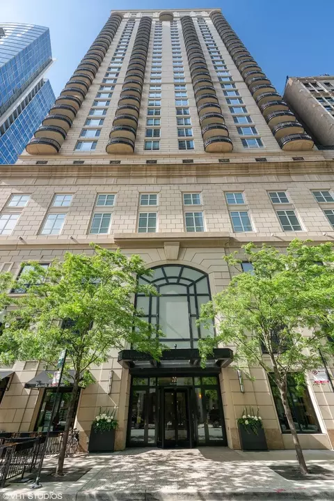 10 E Delaware Pl #32E, Chicago, IL 60611