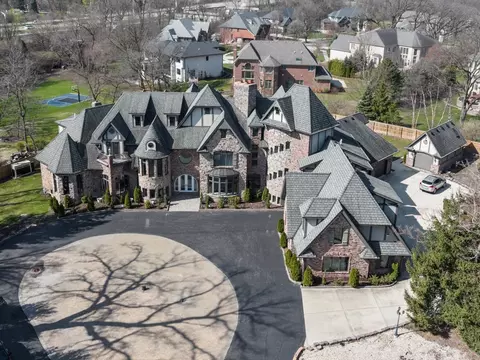 1239 Oxford Ln, Naperville, IL 60540