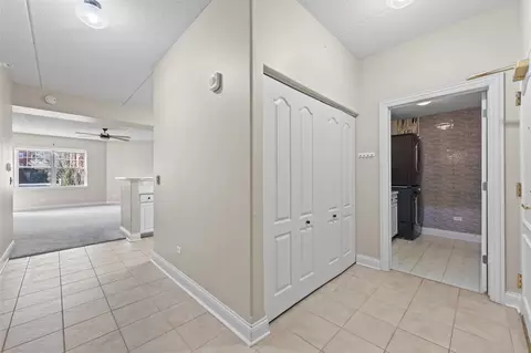 Entry Way - 1 Itasca Pl #111, Itasca, IL 60143 photo 1 of 2