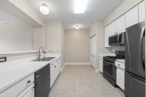 Kitchen - 1 Itasca Pl #111, Itasca, IL 60143 photo 1 of 3