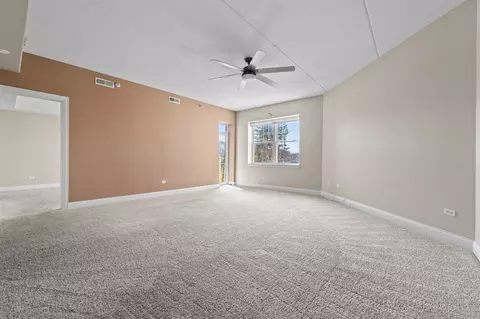 Living - 1 Itasca Pl #111, Itasca, IL 60143 photo 4 of 5