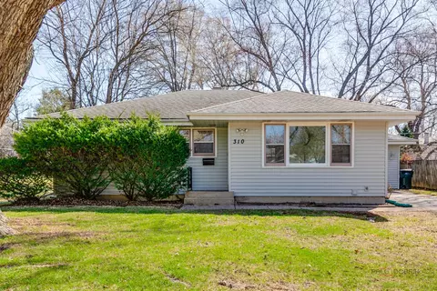310 Butterfield Ln, Libertyville, IL 60048