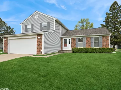 690 Aberdeen Ln, Buffalo Grove, IL 60089