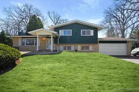 30 W471 Mulberry Dr, West Chicago, IL 60185