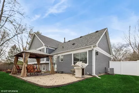 2139 Templar Dr, Naperville, IL 60565 photo 2