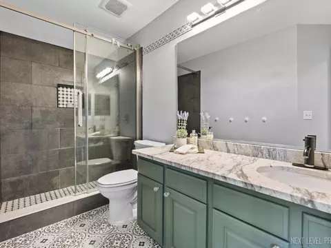 Bath - 1383 Haversham Dr, Aurora, IL 60502 photo 4 of 5