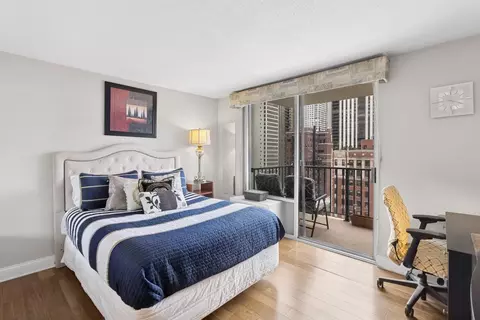 71 E Division St #1706, Chicago, IL 60610 photo 10
