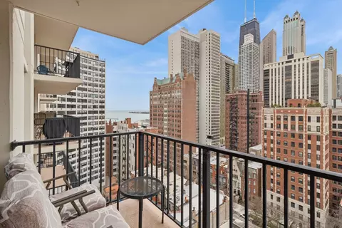 71 E Division St #1706, Chicago, IL 60610 photo 12