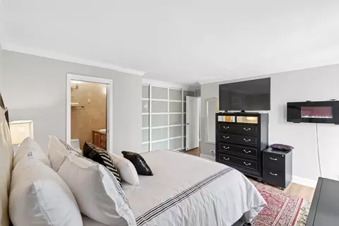 71 E Division St #1706, Chicago, IL 60610 photo 14