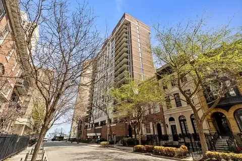 71 E Division St #1706, Chicago, IL 60610