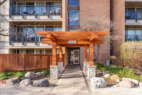 5950 Oakwood Dr #1D, Lisle, IL 60532